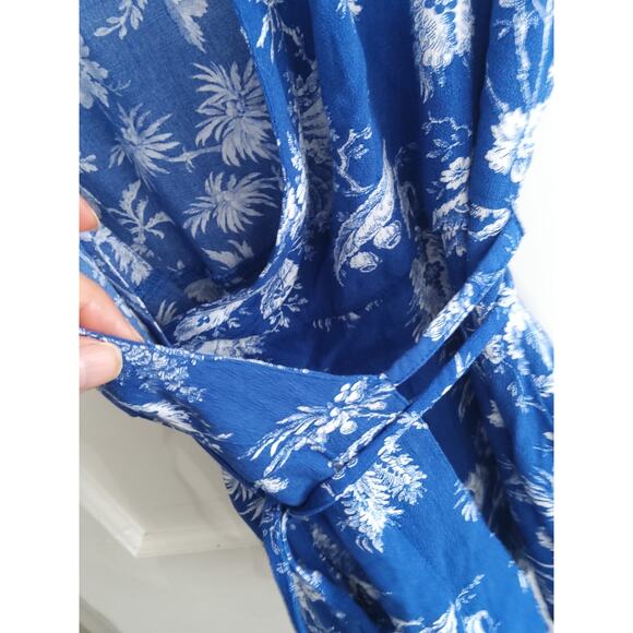 $Maeve Anthropologie Clarita blue & white wrap top floral Fairy Flowy boho - Picture 6 of 7